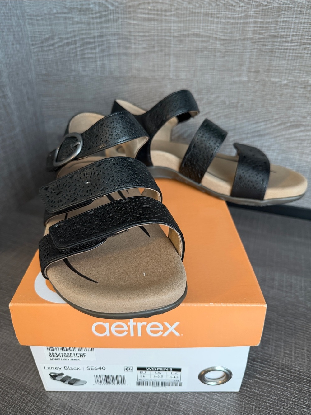 Aetrex Laney Black Triple-Strap Women’s Sandals NIB 9-9.5